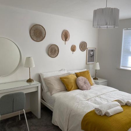Marine Viewing 2 Bedrooms Flat Manchester Exterior foto